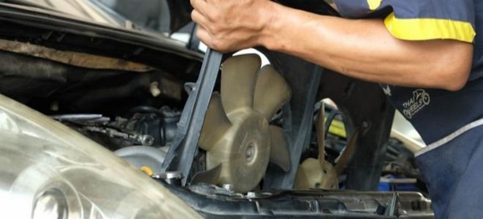 Extracción del ventilador de refrigeración