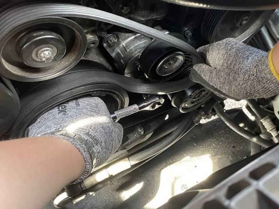 Reemplazo de la correa serpentina